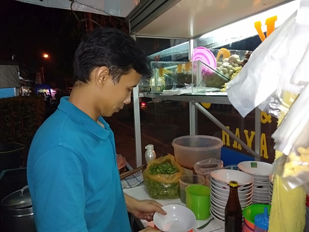 Pria Asal Surabaya Ini Sukses Buka Usaha Bakso di Medan